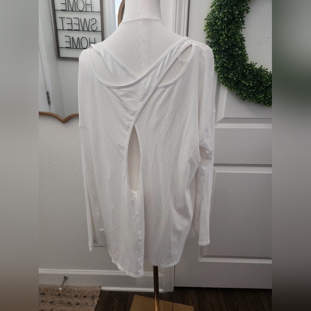 Lululemon Back Cutout Top - Picture 2 of 7